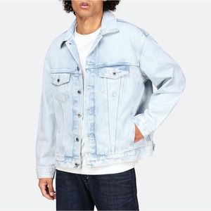 NWT Levi’s Strauss silver tan trucker denim jacket